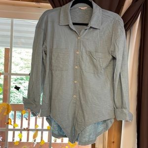 ⭐️Women’s Caslon brand blue button down shirt size Sm